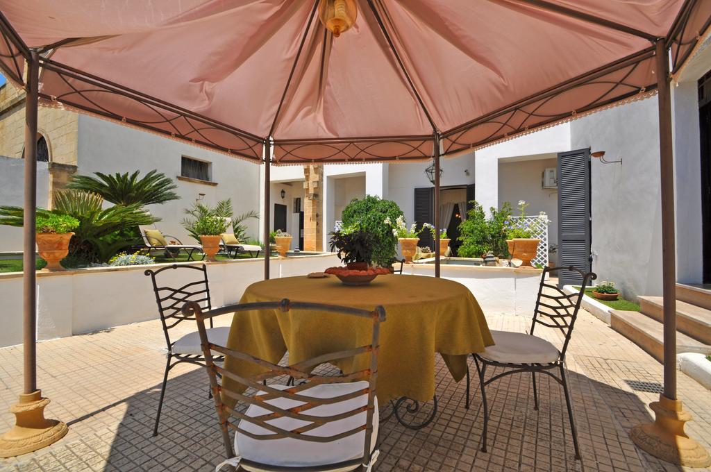 Palazzo De Donatis B&B Melissano Екстер'єр фото