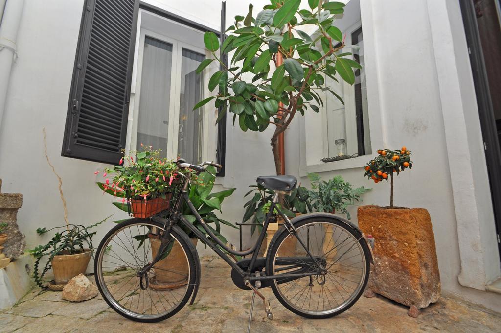 Palazzo De Donatis B&B Melissano Екстер'єр фото
