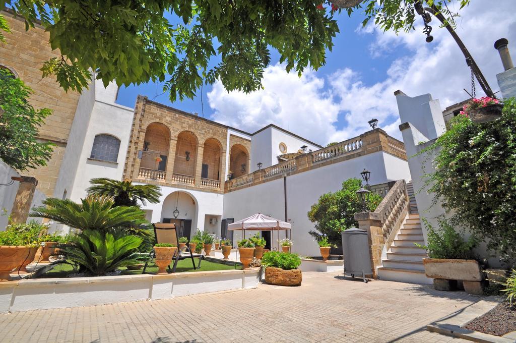 Palazzo De Donatis B&B Melissano Екстер'єр фото