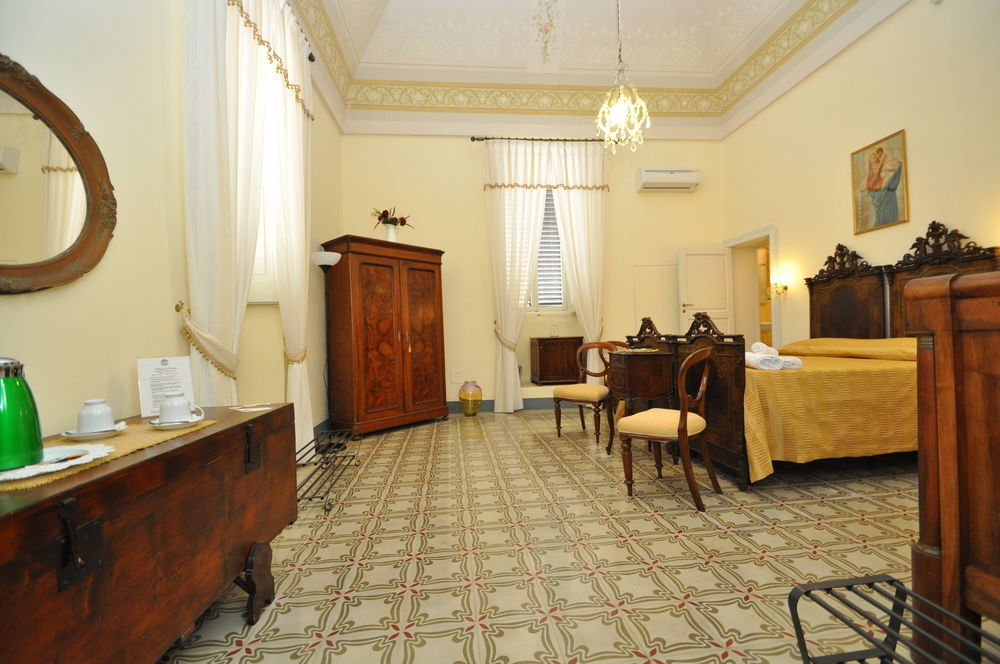 Palazzo De Donatis B&B Melissano Екстер'єр фото