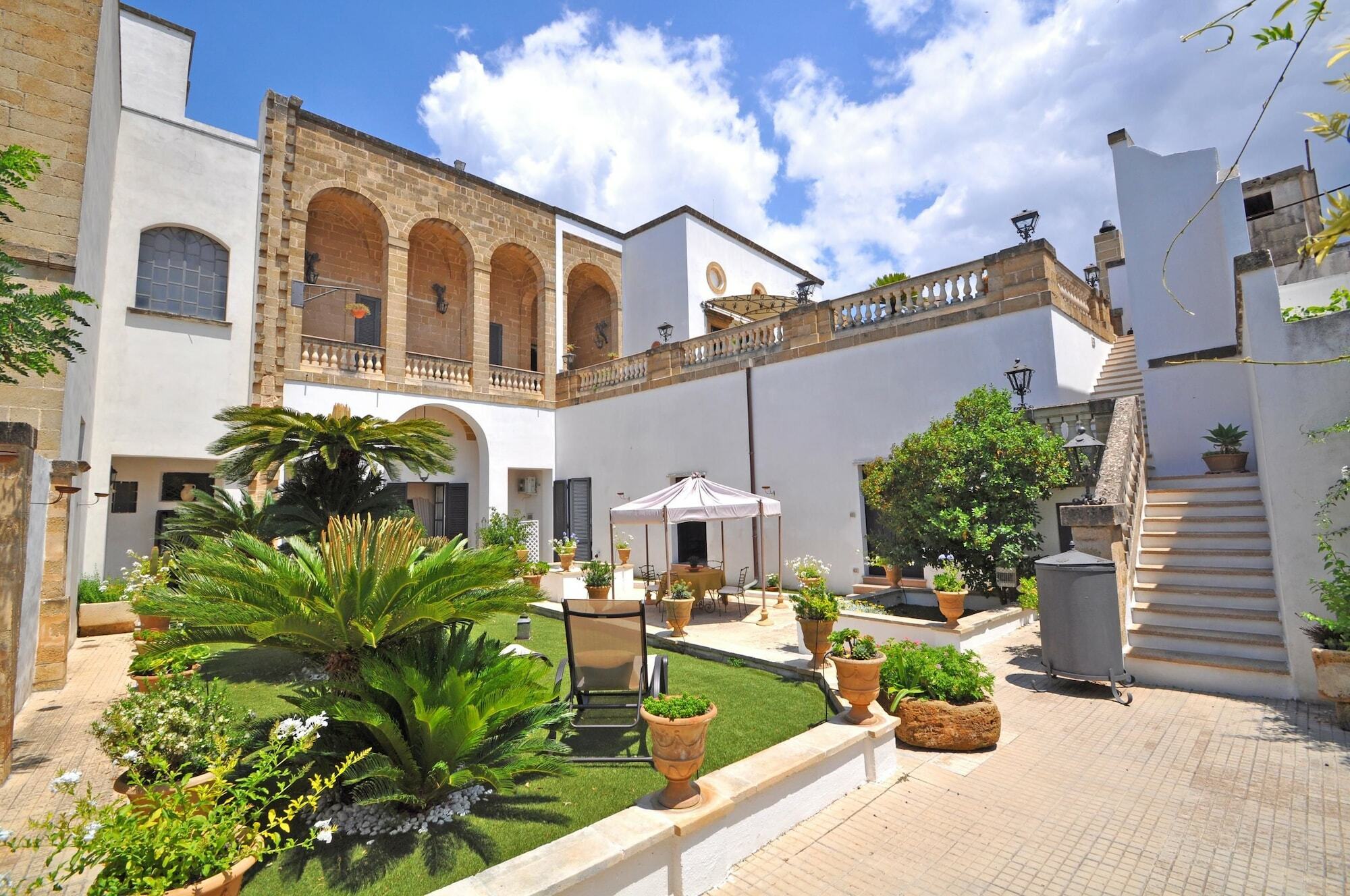 Palazzo De Donatis B&B Melissano Екстер'єр фото